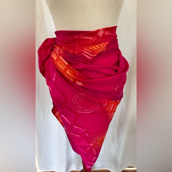 Gorgeous! XX-L Printed Scarf/Wrap - Picture 6 of 9